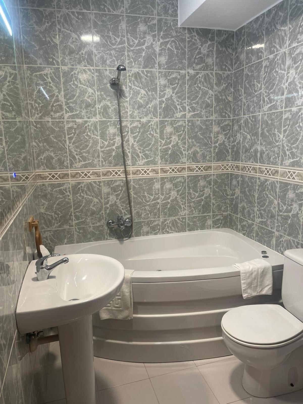 Hostal Julio Cesar 维尔根德尔卡米诺 外观 照片